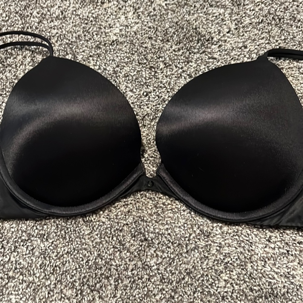 Victoria’s Secret black very sexy push bra 34C